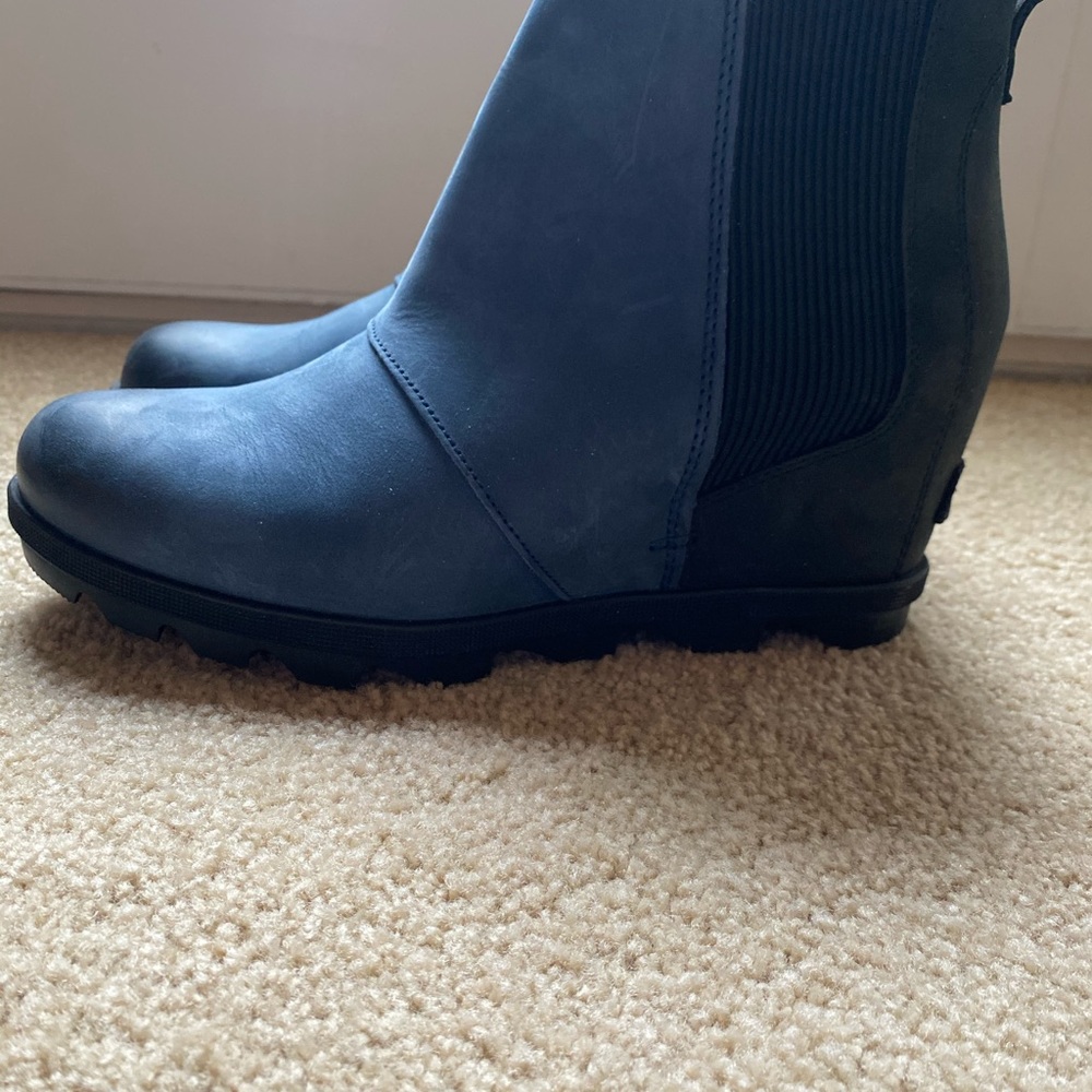 Sorel chelsea wedge bootie size 10